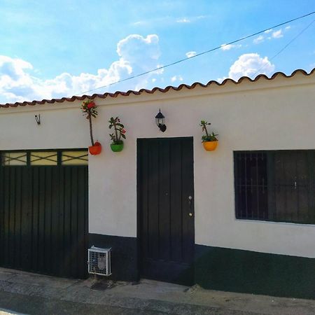 Hospedaje Los Capuchinos Socorro Eksteriør bilde