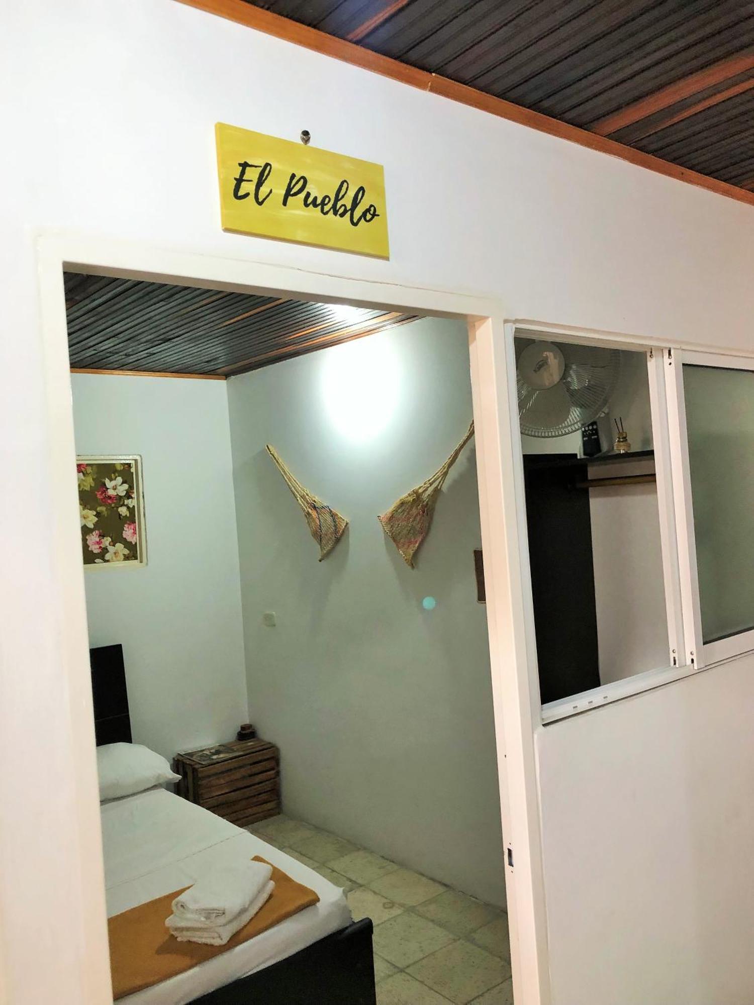Hospedaje Los Capuchinos Socorro Eksteriør bilde